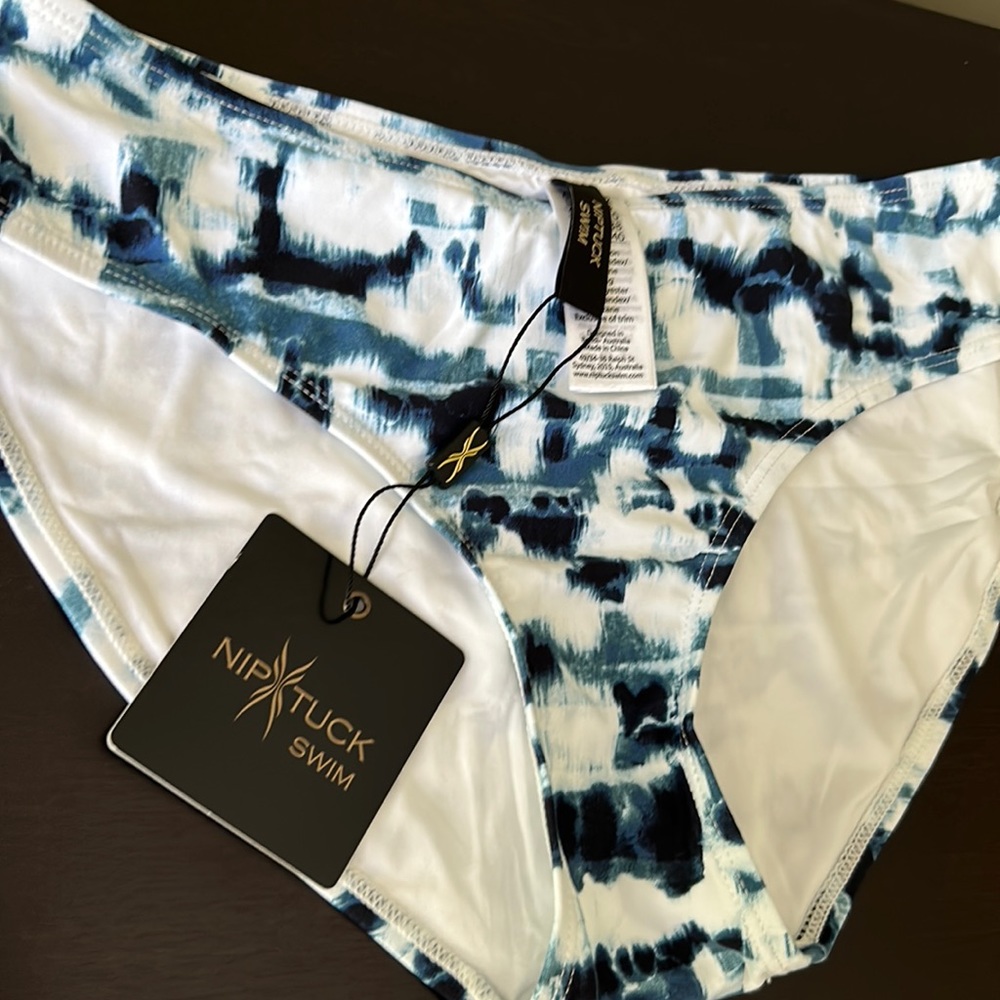 NWT swim bottoms NipTuck